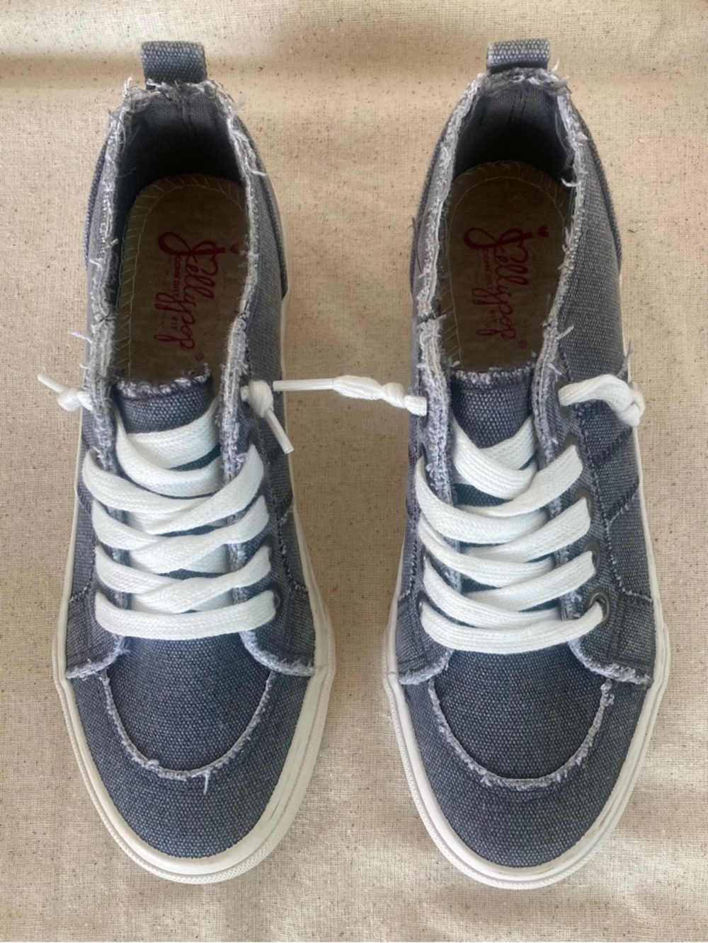 NWT - Jellypop Kory Sneakers, sz 6M